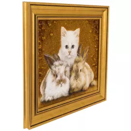 Картина из янтаря "Котик с кроликами"