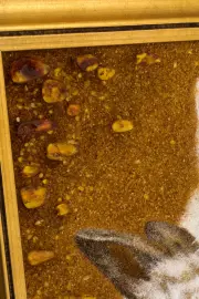 Картина из янтаря "Котик с кроликами"