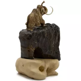 Скульптура "Мамонт на горе"