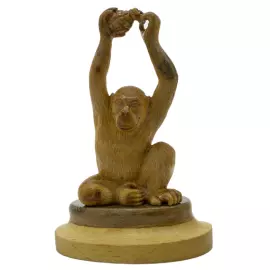 Скульптура из бивня мамонта "Обезьяна с гранатой"