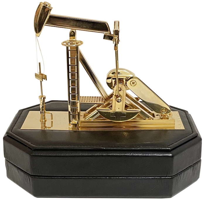 The roller handle with an oil rocker is golden green