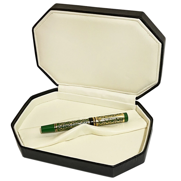 The roller handle with an oil rocker is golden green