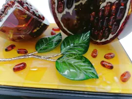 Композиция из янтаря "Гранат"