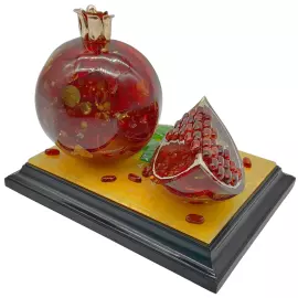 Композиция из янтаря "Гранат"