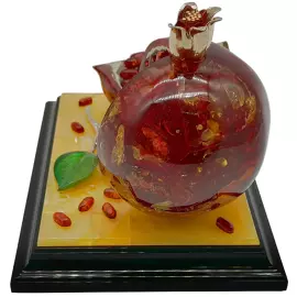 Композиция из янтаря "Гранат"