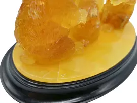 Композиция из янтаря "Кролики"