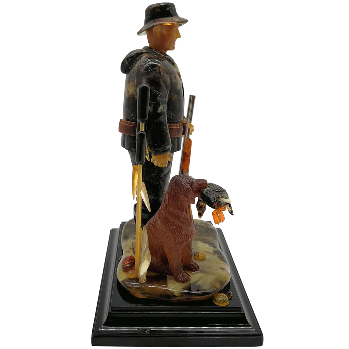 Amber composition "Hunter with a dog"