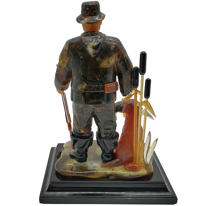 Amber composition "Hunter with a dog"