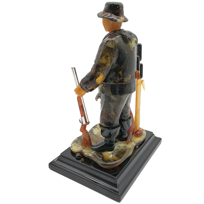 Amber composition "Hunter with a dog"