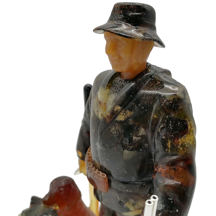 Amber composition "Hunter with a dog"