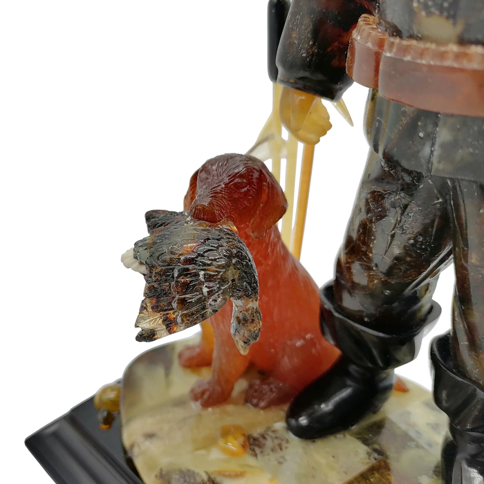 Amber composition "Hunter with a dog"