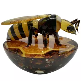 Композиция из янтаря "Пчела"