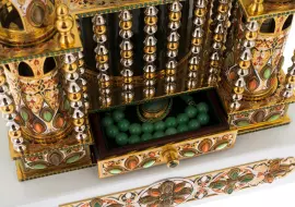 Lamp-mosque "Chor Minor" with the Koran and rosary beads, Zlatoust