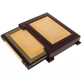 Leather-bound gift book "The Book of a successful leader" in a pencil case