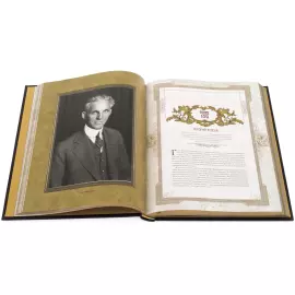 Leather-bound gift book "The Book of a successful leader" in a pencil case