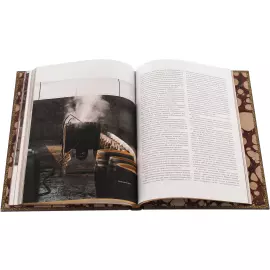 Книга в кожаном переплете "Крымские вина. Новая история"