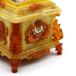 Amber casket "Rumor" collection "Smile of the amber room"