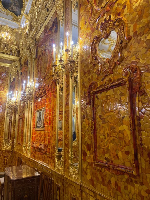 Amber panel "Mirror, fragment of an amber room" (scale 1:2)