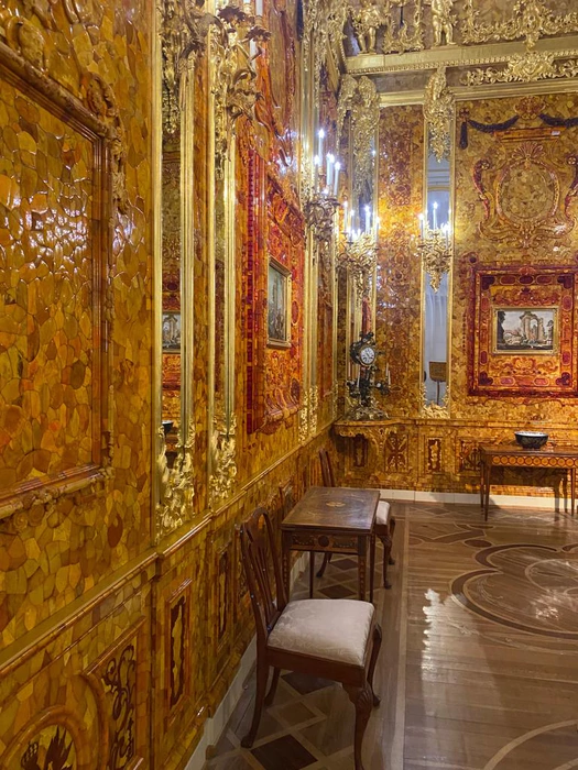 Amber panel "Mirror, fragment of an amber room" (scale 1:2)