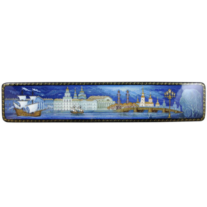 The box "Saint Petersburg" is a Lackey