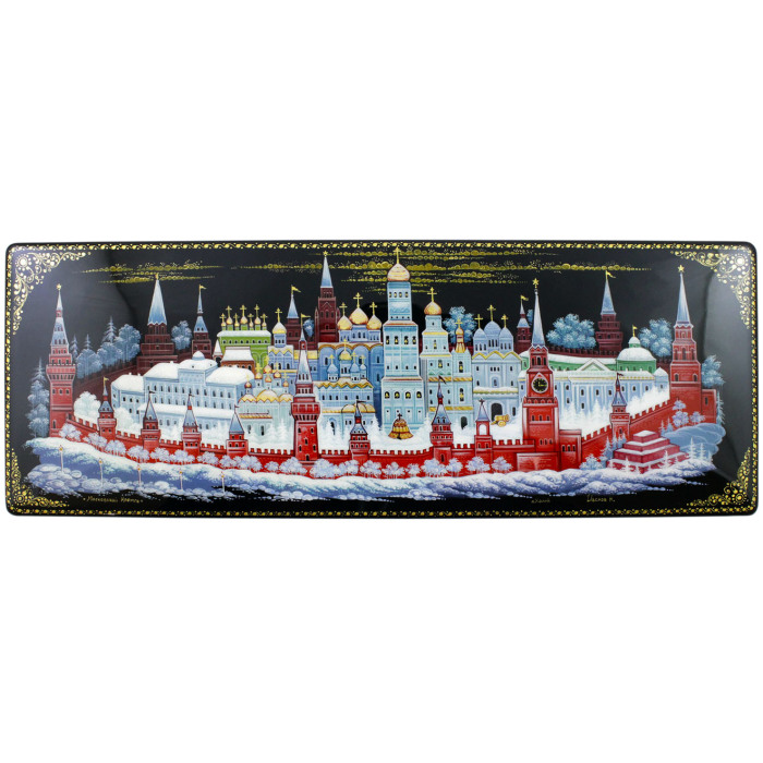 The box "Winter Moscow" is a Lackey