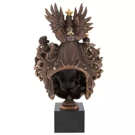 The author's bronze sculpture "The King"