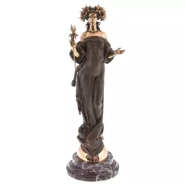 The author's bronze sculpture "Muse"