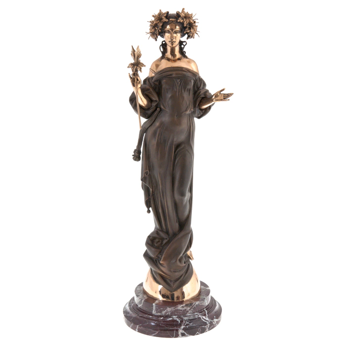 The author's bronze sculpture "Muse"