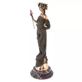 The author's bronze sculpture "Muse"