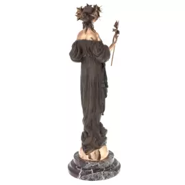 The author's bronze sculpture "Muse"