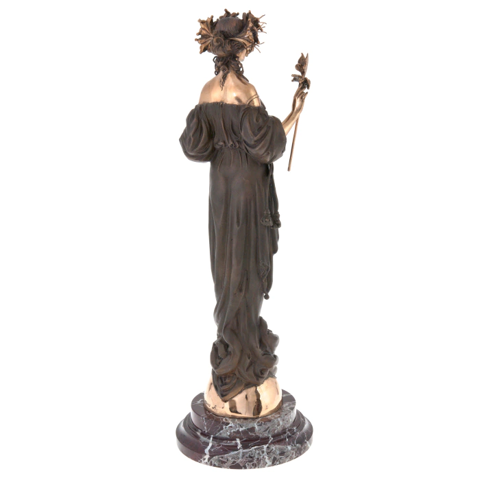 The author's bronze sculpture "Muse"