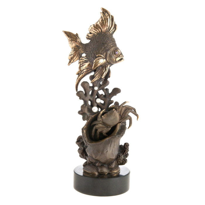 The author's bronze sculpture "Hunting for a goldfish"