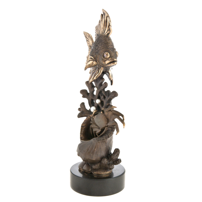 The author's bronze sculpture "Hunting for a goldfish"