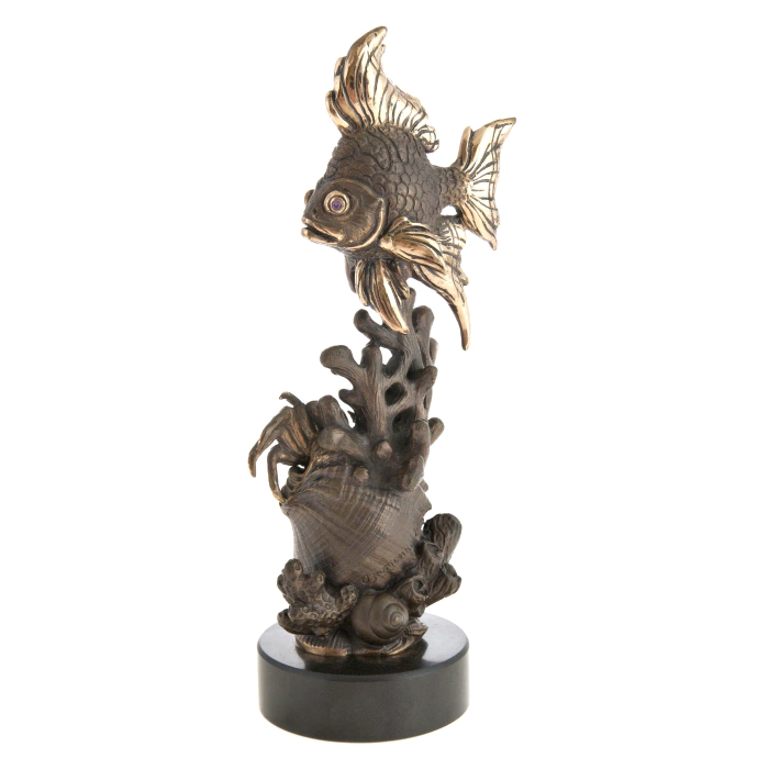 The author's bronze sculpture "Hunting for a goldfish"