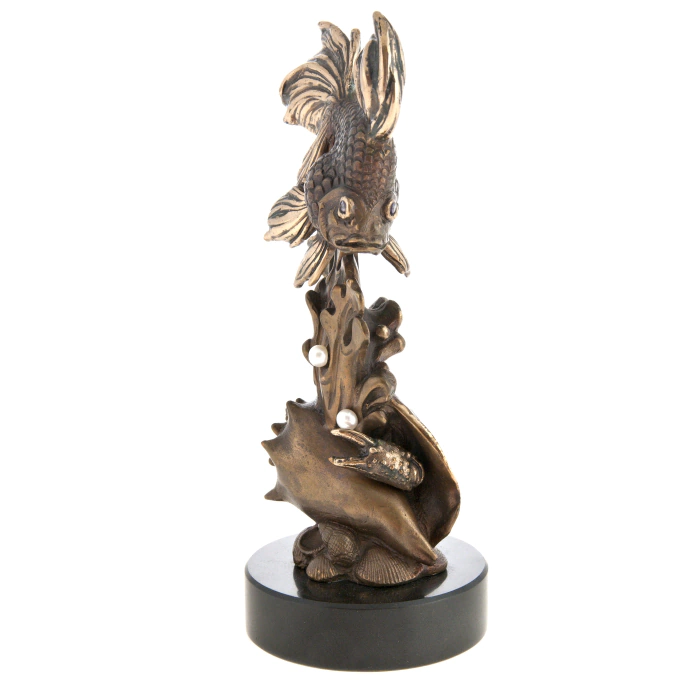 The author's bronze sculpture "Goldfish"