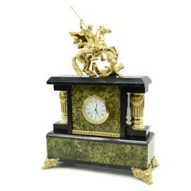 Mantel clock made of serpentine "George the Victorious"