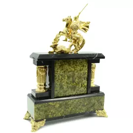 Mantel clock made of serpentine "George the Victorious"