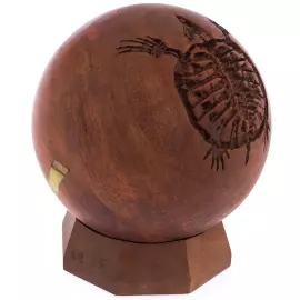 Арт-объект из ореха и янтаря "Шар"