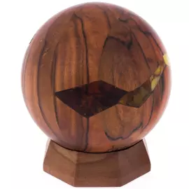 Арт-объект из ореха и янтаря "Шар"