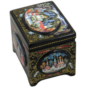 The box "Suzdal" is a Lackey