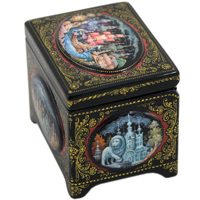 The box "Saint Petersburg" is a Lackey