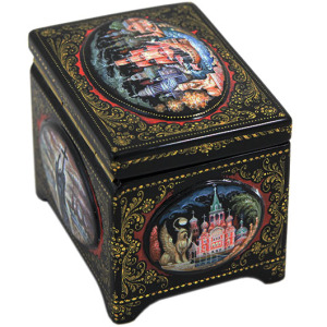 The box "Saint Petersburg" is a Lackey