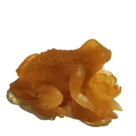 Статуэтка из янтаря "Лягушка"