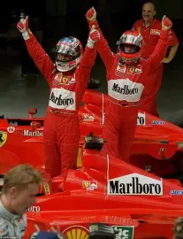 Шлем с автографом гонщика Михаэля Шумахера