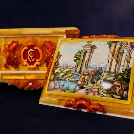 Amber casket "Vision" of the collection "Smile of the amber room"