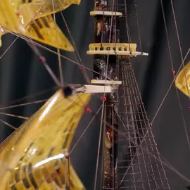 Скульптура из янтаря "Модель галеона"