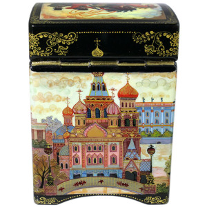 The box "St. Petersburg. The three" Lackeys