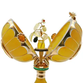 Ювелирная композиция из янтаря в стиле Фаберже "Яйцо с ежевикой"