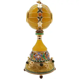 Ювелирная композиция из янтаря в стиле Фаберже "Яйцо с ежевикой"