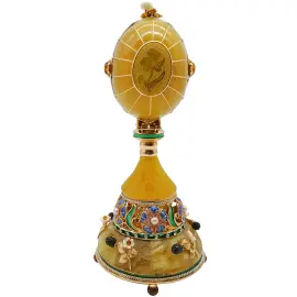 Ювелирная композиция из янтаря в стиле Фаберже "Яйцо с ежевикой"